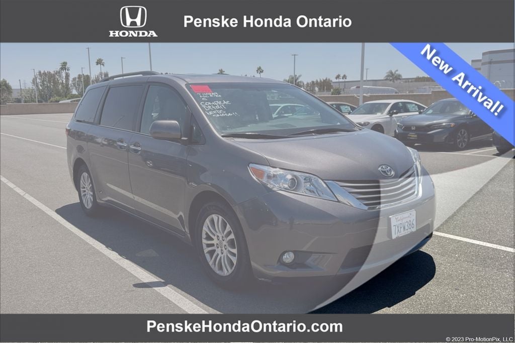 2017 Toyota Sienna XLE 8 Passenger