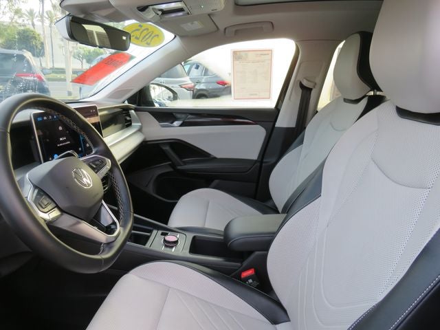 2025 Volkswagen Tiguan 2.0T SE