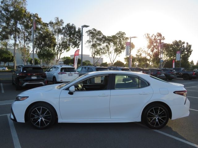 2024 Toyota CAMRY SE