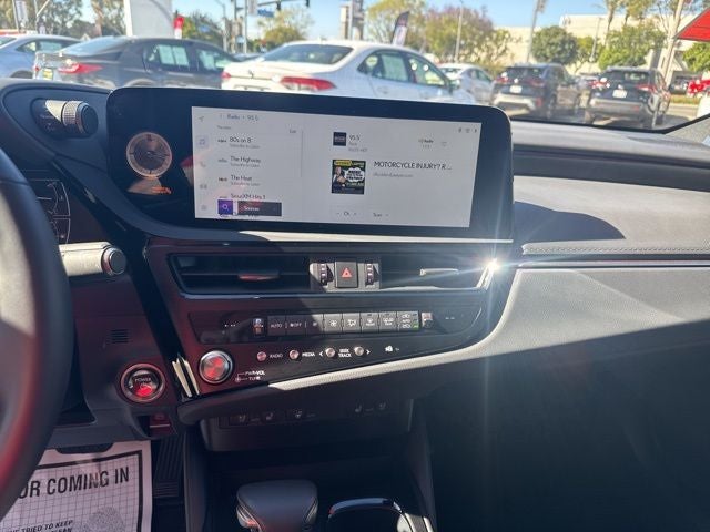 2025 Lexus ES 300h 300h F SPORT Design