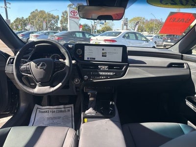 2025 Lexus ES 300h 300h F SPORT Design