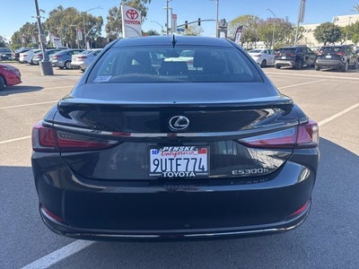 2025 Lexus ES 300h 300h F SPORT Design