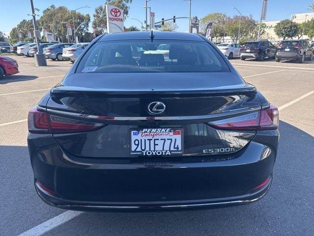 2025 Lexus ES 300h 300h F SPORT Design