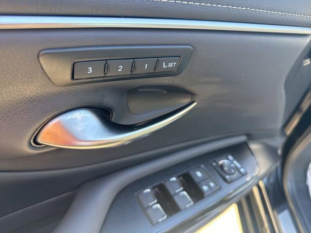 2025 Lexus ES 300h 300h F SPORT Design