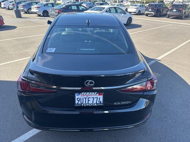 2025 Lexus ES 300h 300h F SPORT Design