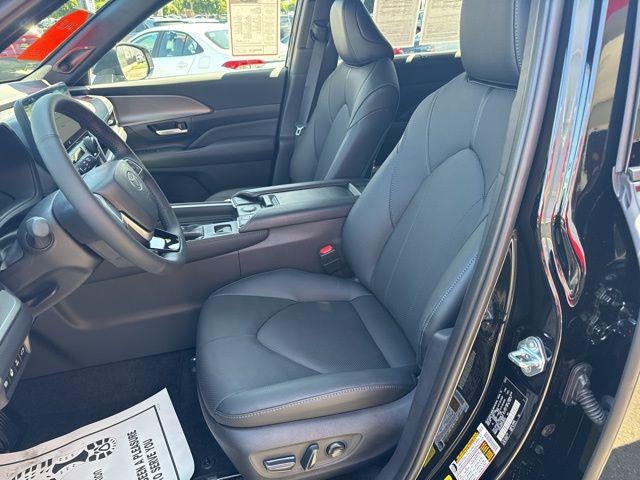 2026 Toyota GRAND HIGHLANDER HEV Nightshade Edition