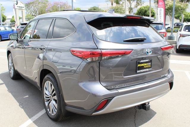 2022 Toyota Highlander Hybrid Platinum