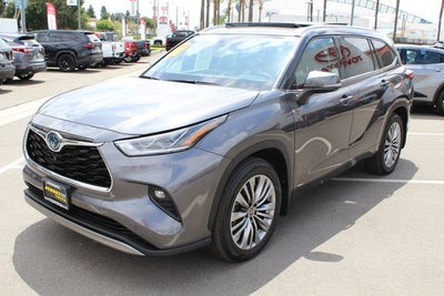 2022 Toyota Highlander Hybrid Platinum