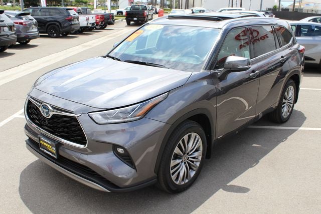 2022 Toyota Highlander Hybrid Platinum