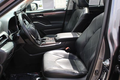 2022 Toyota Highlander Hybrid Platinum