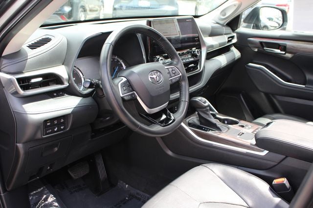 2022 Toyota Highlander Hybrid Platinum