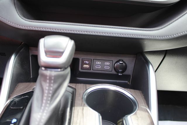 2022 Toyota Highlander Hybrid Platinum