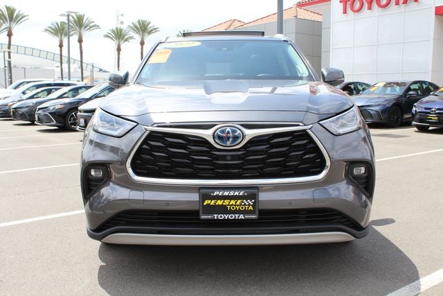 2022 Toyota Highlander Hybrid Platinum