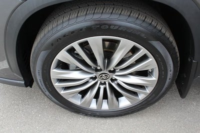 2022 Toyota Highlander Hybrid Platinum