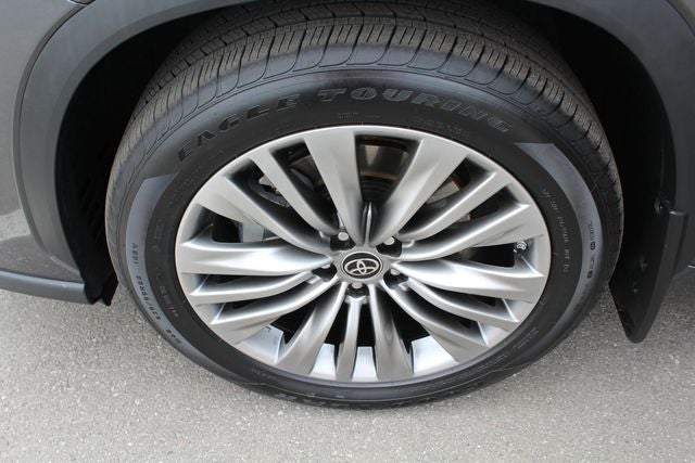 2022 Toyota Highlander Hybrid Platinum