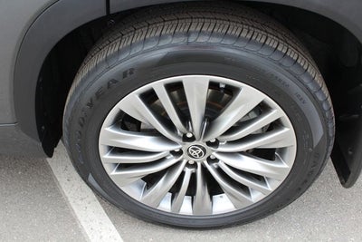 2022 Toyota Highlander Hybrid Platinum
