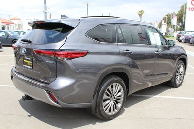 2022 Toyota Highlander Hybrid Platinum