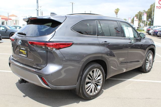 2022 Toyota Highlander Hybrid Platinum