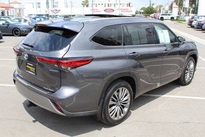 2022 Toyota Highlander Hybrid Platinum