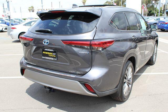 2022 Toyota Highlander Hybrid Platinum
