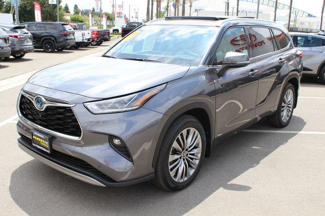 2022 Toyota Highlander Hybrid Platinum