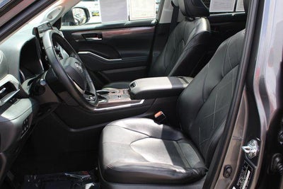 2022 Toyota Highlander Hybrid Platinum