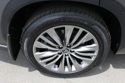 2022 Toyota Highlander Hybrid Platinum