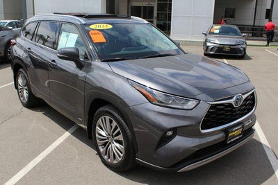 2022 Toyota Highlander Hybrid Platinum