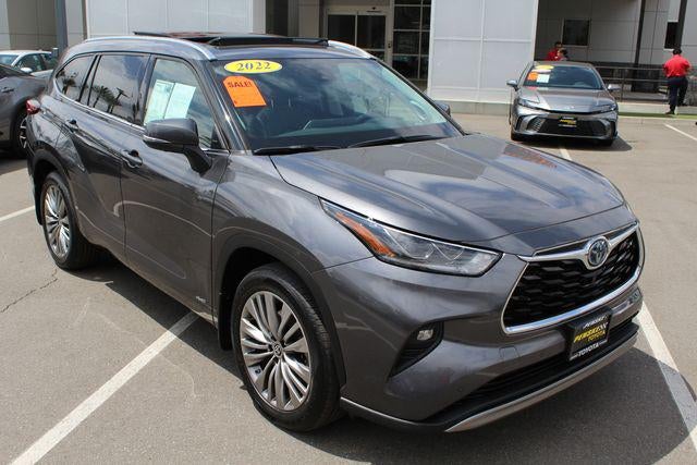 2022 Toyota Highlander Hybrid Platinum