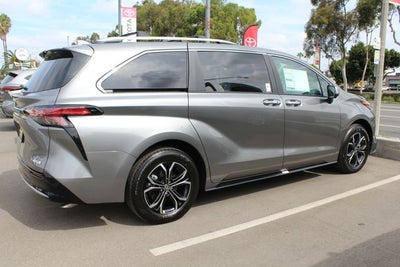 2026 Toyota Sienna Platinum 7 Passenger