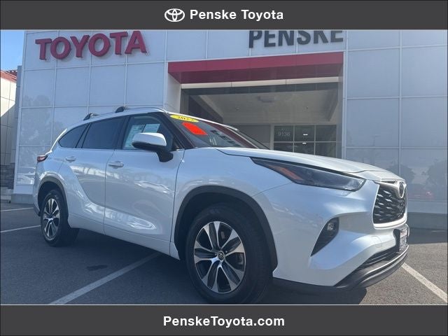 2022 Toyota HIGHLANDER XLE