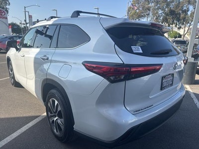 2022 Toyota HIGHLANDER XLE