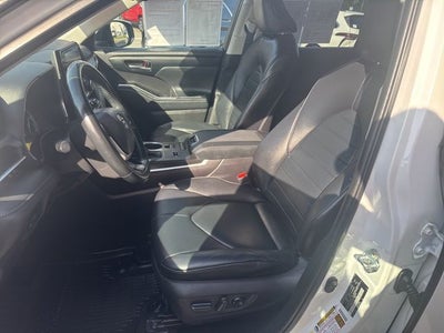 2022 Toyota HIGHLANDER XLE