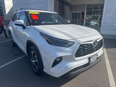 2022 Toyota HIGHLANDER XLE