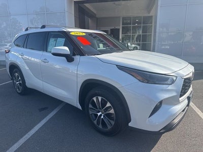 2022 Toyota HIGHLANDER XLE
