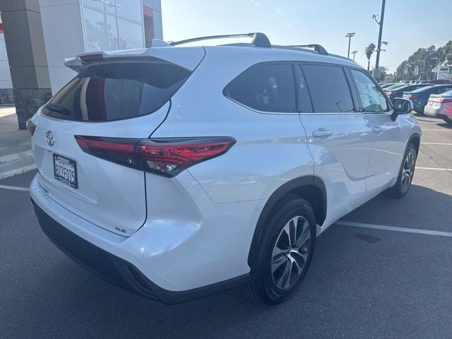 2022 Toyota HIGHLANDER XLE