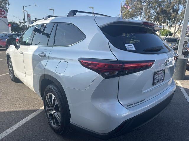 2022 Toyota HIGHLANDER XLE
