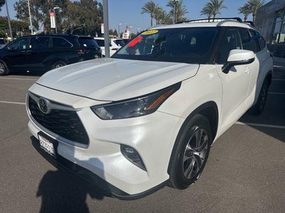 2022 Toyota HIGHLANDER XLE