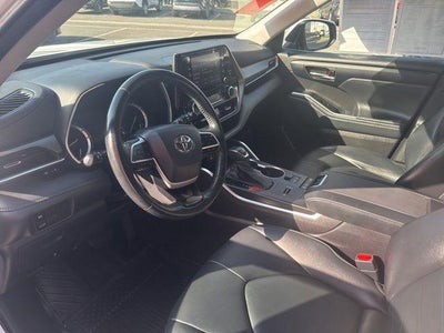 2022 Toyota HIGHLANDER XLE