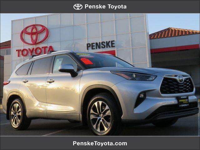 2022 Toyota HIGHLANDER XLE