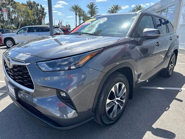 2024 Toyota HIGHLANDER XLE