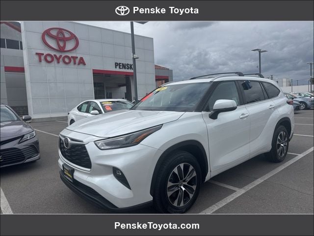 2023 Toyota HIGHLANDER XLE