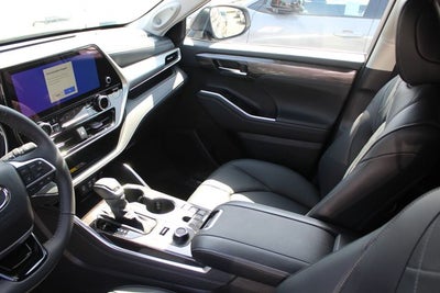 2026 Toyota Highlander Platinum