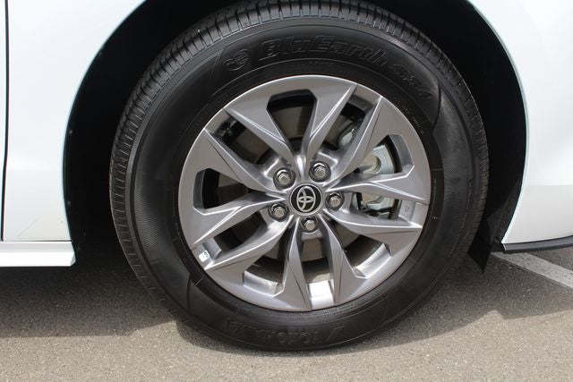 2026 Toyota Sienna LE 8 Passenger