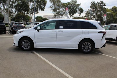 2026 Toyota Sienna LE 8 Passenger