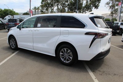 2026 Toyota Sienna LE 8 Passenger
