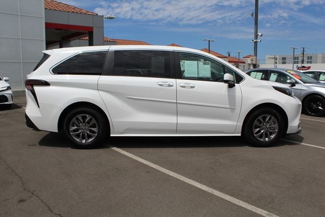 2026 Toyota Sienna LE 8 Passenger