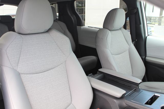 2026 Toyota Sienna LE 8 Passenger