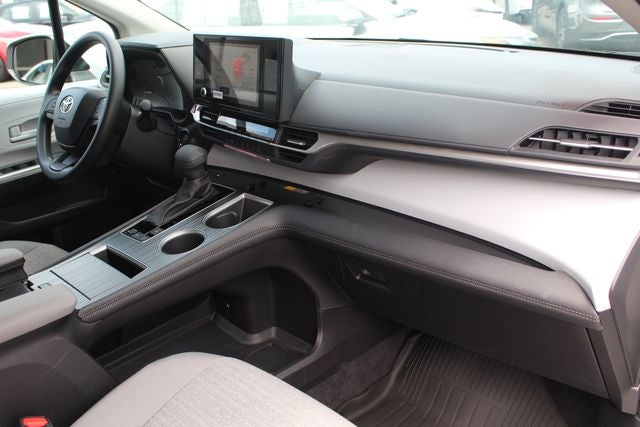 2026 Toyota Sienna LE 8 Passenger