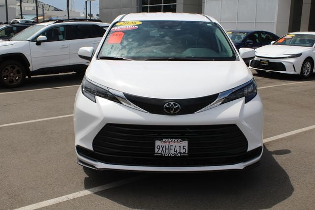 2026 Toyota Sienna LE 8 Passenger